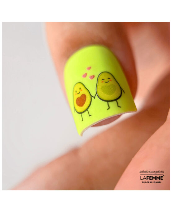 semipermanente verde lime con sticker nailart