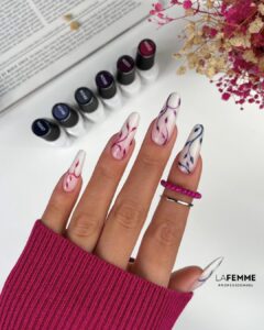Nail Art Invernale con Fiori