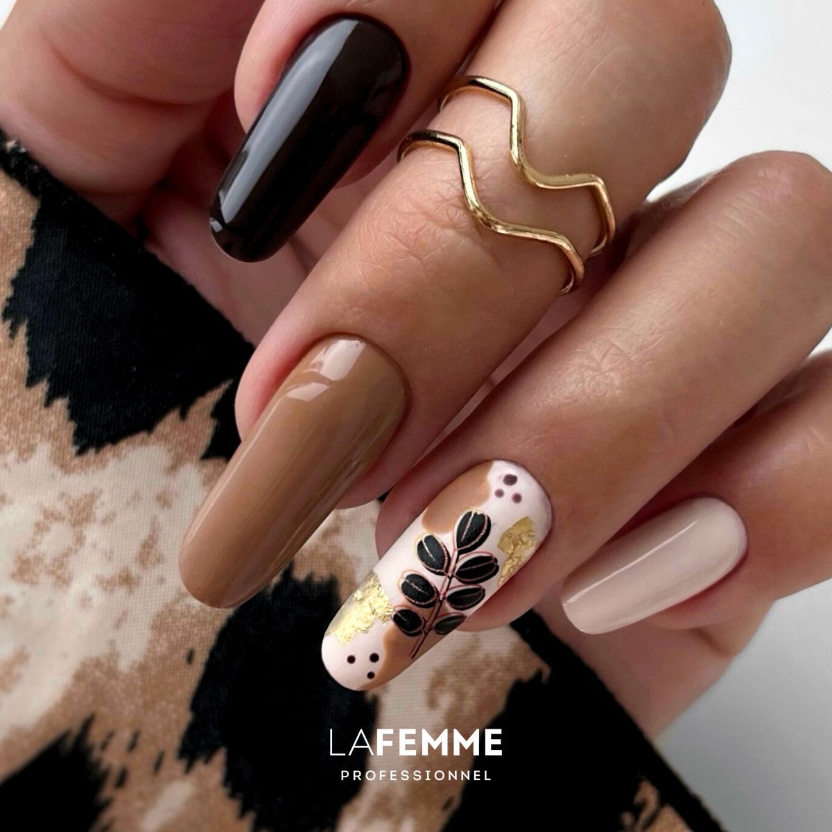 Smalto Semipermanente choccolate mousse H358 Elegant Colore Pantone 2025